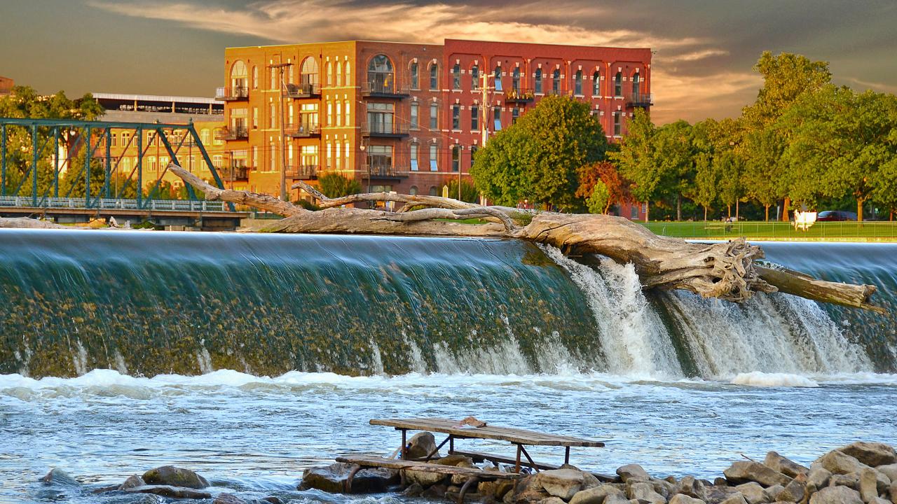 0 HERO_GrandRapids - shutterstock_161677625_Web72DPI_1 0 HERO_GrandRapids - shutterstock_161677625_Web72DPI_1